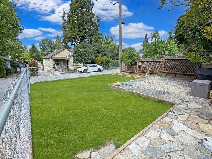 Property Photo: 609 Kechely Court CA 95945