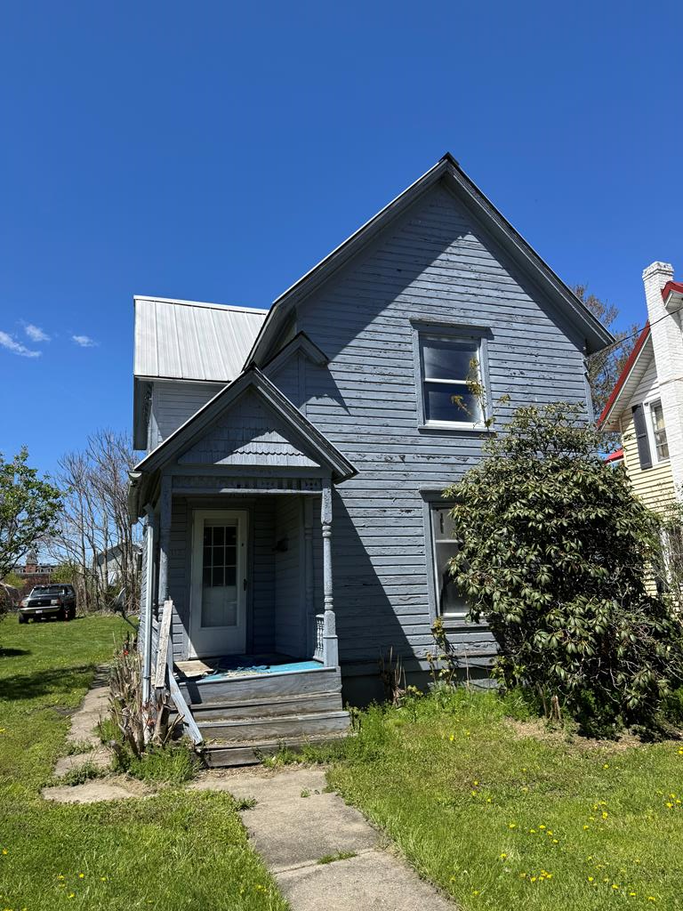 Property Photo:  112 S Higgins Avenue  PA 18840 