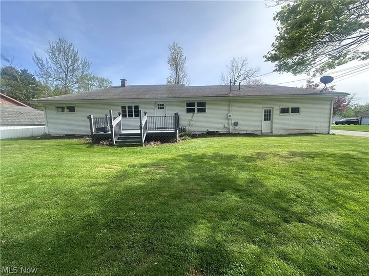 Property Photo:  8815 King Graves Road NE  OH 44484 