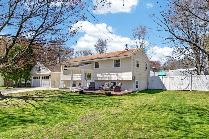 Property Photo:  3 Pinewood Drive  NH 03054 