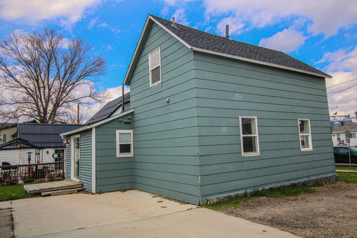 Property Photo:  425 Aurora Avenue  MN 56349 
