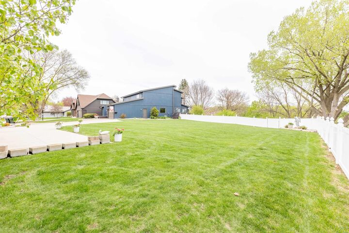Property Photo: 1621 Hiawatha Trail IA 51104