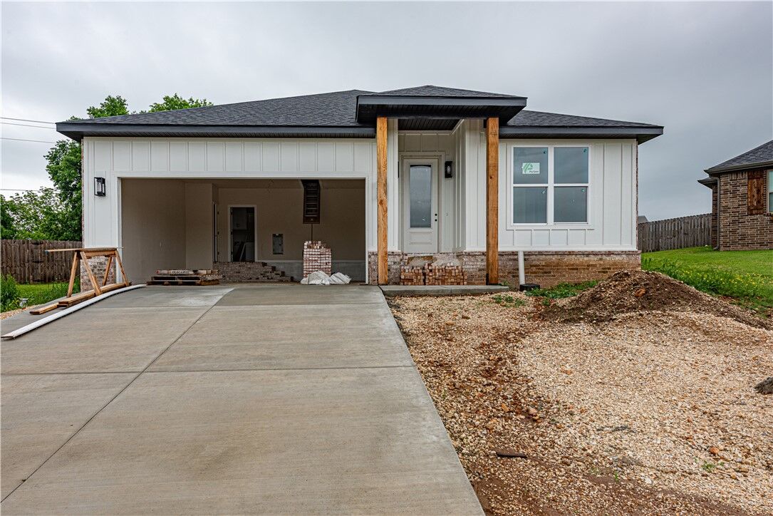 Property Photo: 821 Pinnacle Street AR 72753