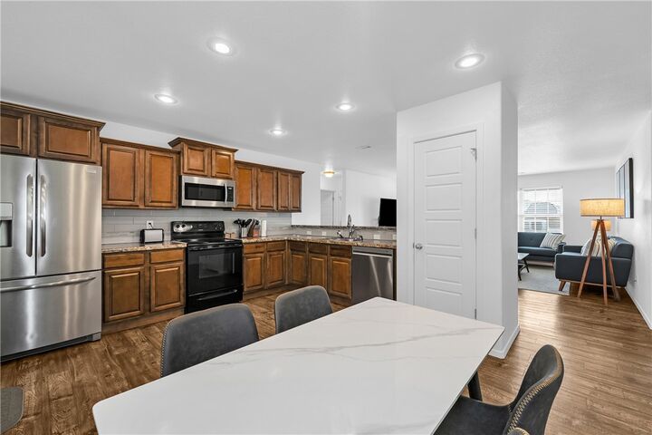 Property Photo:  1223 S Springfield Drive  AR 72704 