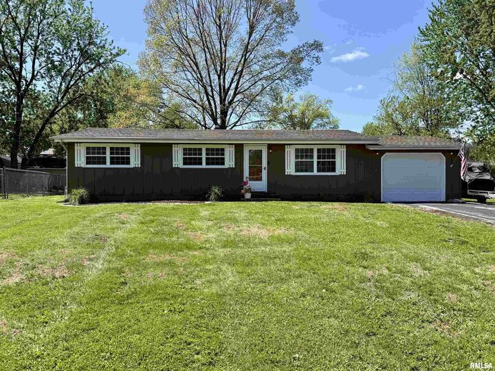 Property Photo:  814 Sunnyview Avenue East  IL 61448 