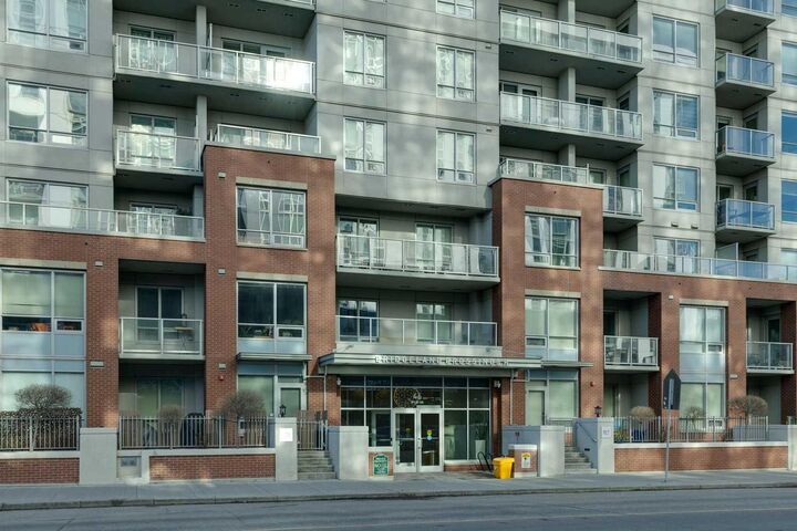 Property Photo: 46 9 Street NE 402 AB T2E 7Y1