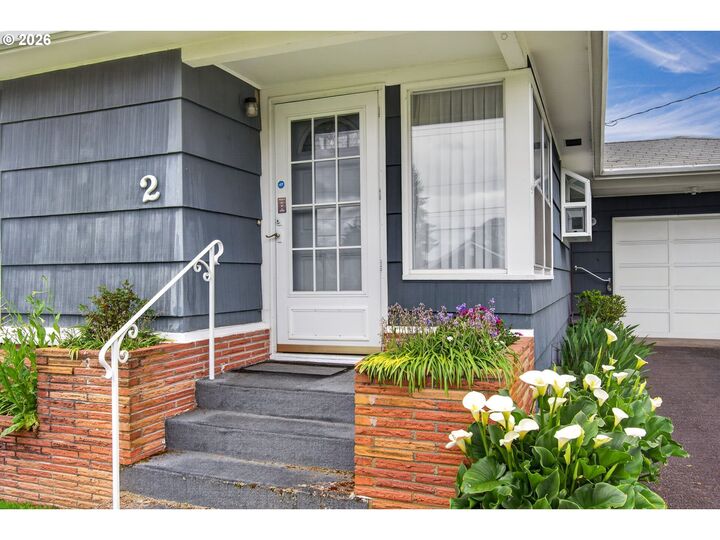 Property Photo:  2 Pacific Pl  WA 98632 