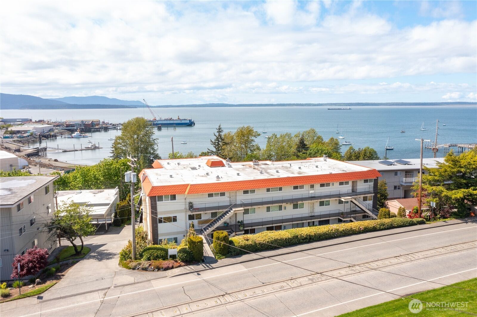 Property Photo:  1014  11th Street 103  WA 98225 