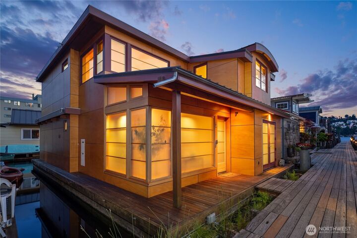 Property Photo:  2339  Fairview Avenue E L  WA 98102 
