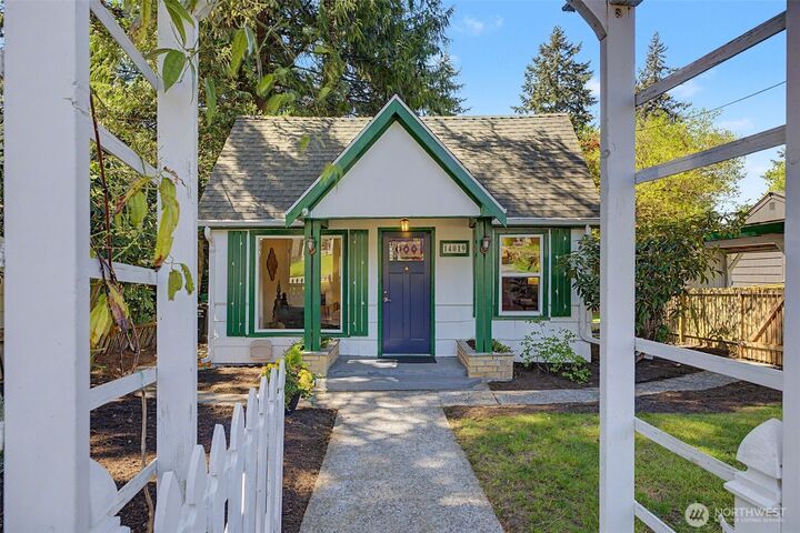 Property Photo: 14019 23rd Avenue NE WA 98125