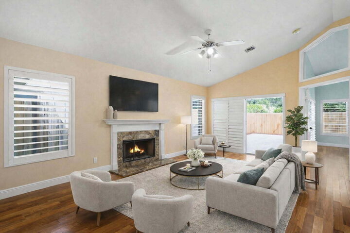 Property Photo:  605 SW 15th Street  FL 33315 