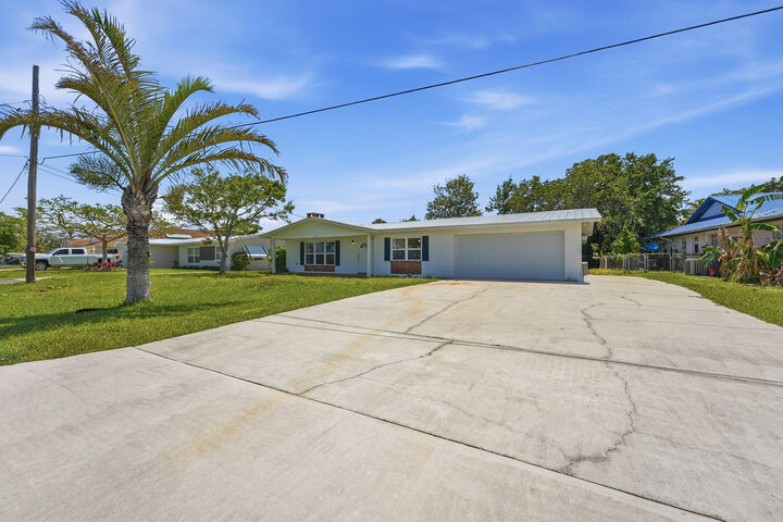 Property Photo: 1804 Bayshore Drive FL 34949