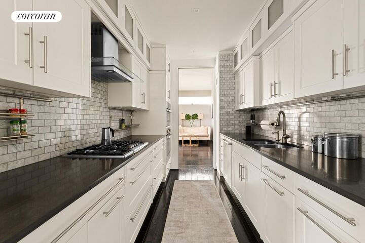 Property Photo:  22 W 66th Street 7  NY 10023 