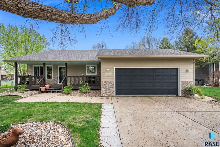 Property Photo:  1600 S Hillview Rd  SD 57110 