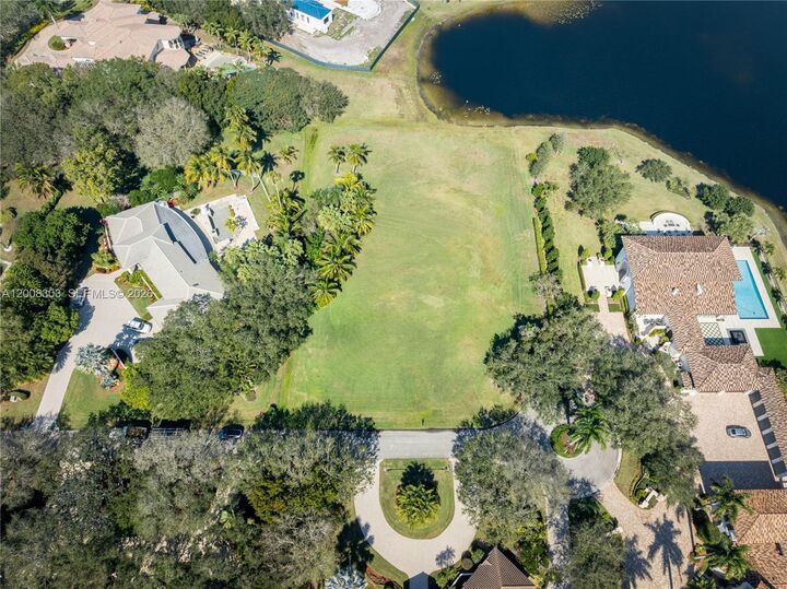 Property Photo:  3020 Sorrel Ct  FL 33331 