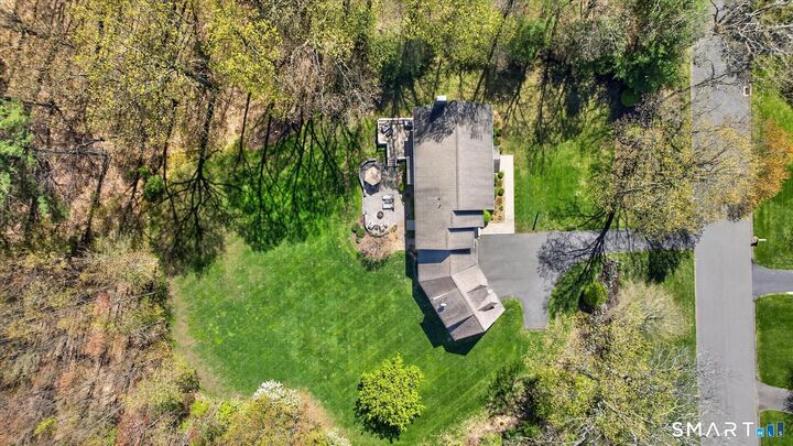 Property Photo:  5 School House Lane  CT 06070 