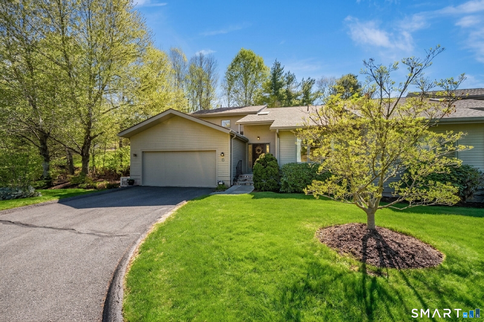 Property Photo:  5 Boxwood Circle  CT 06001 
