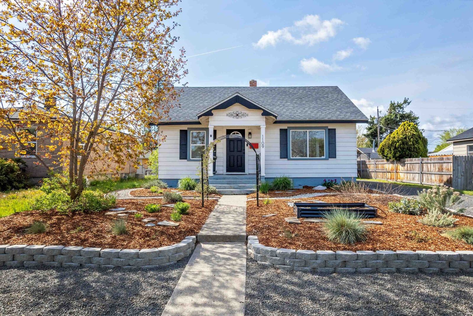 Property Photo:  1109 W Nebraska Ave  WA 99205 