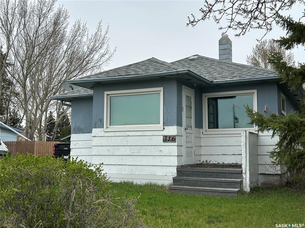 Property Photo: 316 4th Avenue W SK S0K 4T0