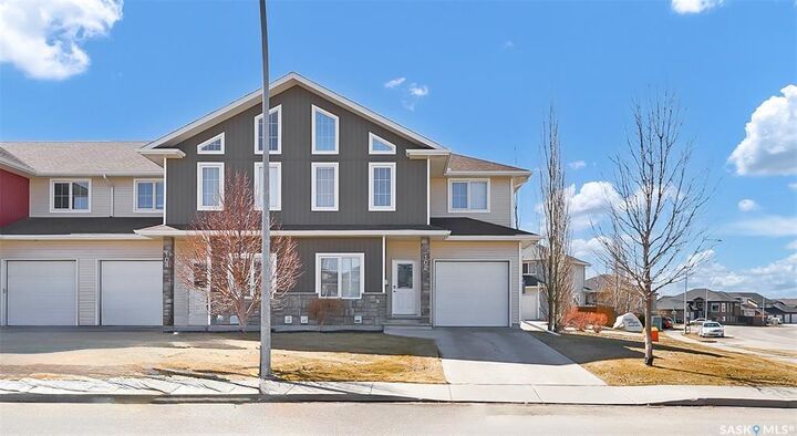 Photo de la propriété:  102 Atton Crescent  SK S7W 0N9 