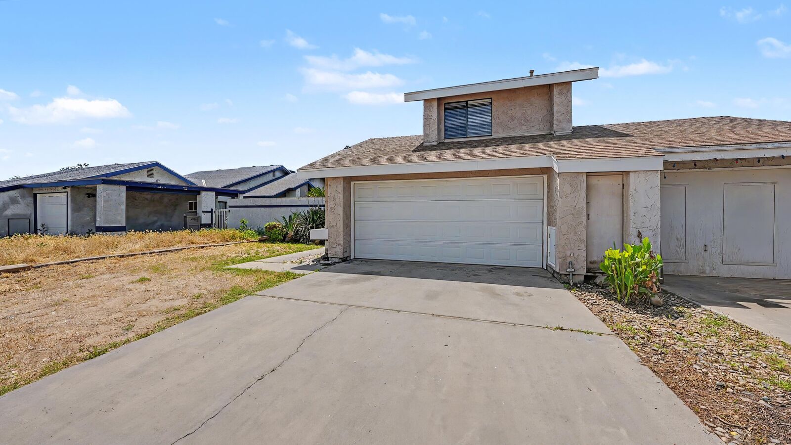 Property Photo:  807 E Harold Avenue  CA 93292 