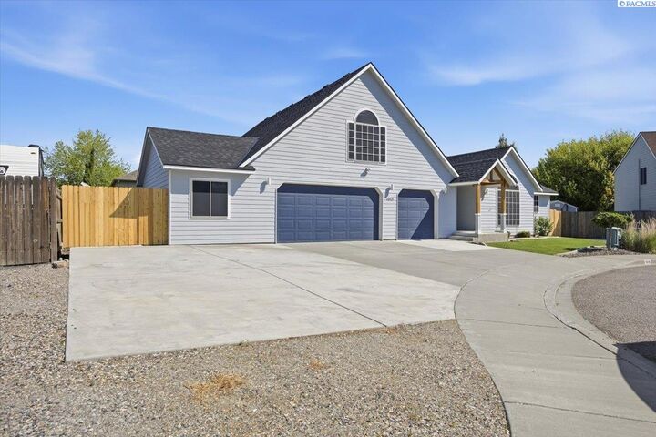 Property Photo:  1608 W 25th Pl  WA 99337 