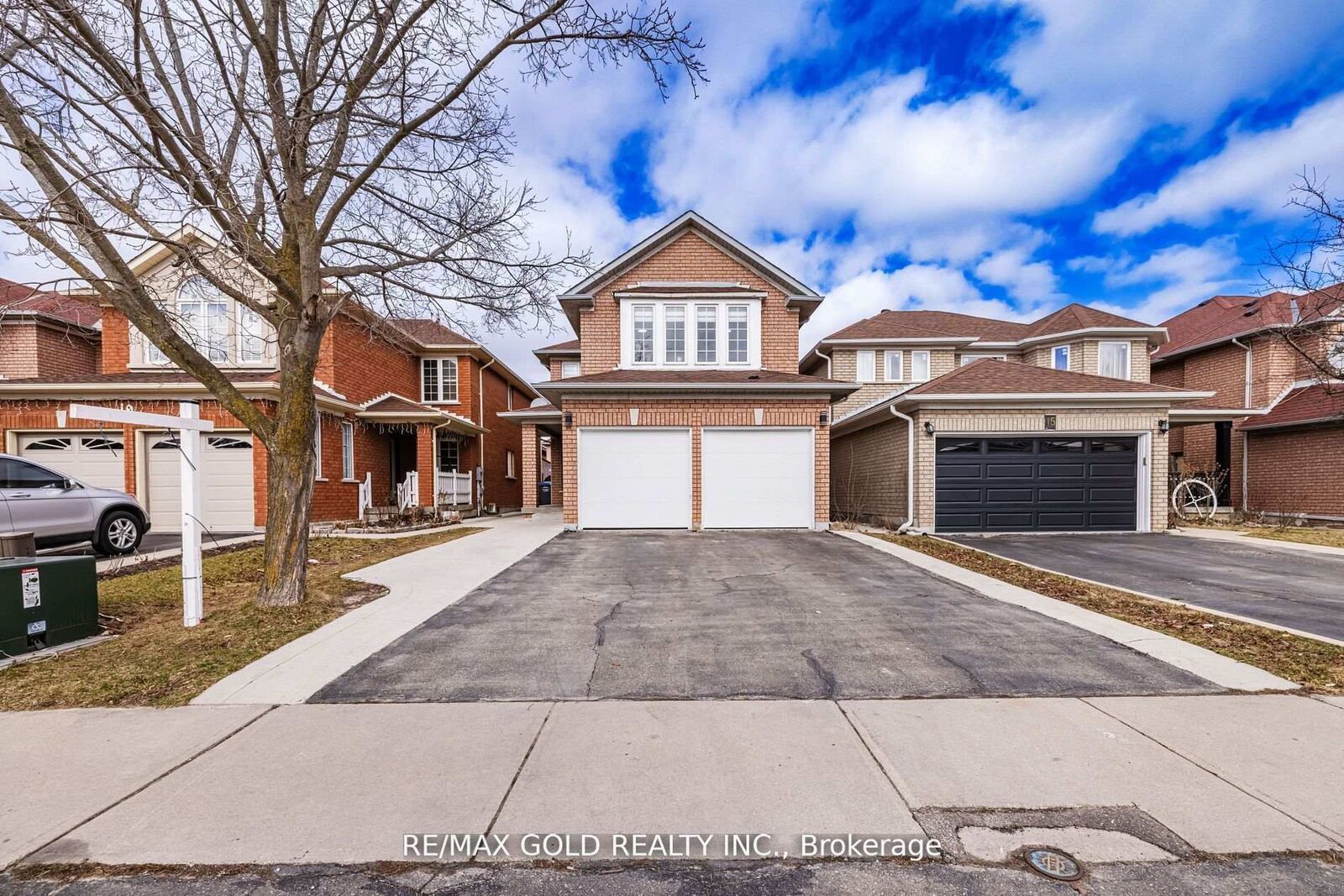 Property Photo: 17 Dovesong Drive ON L6R 1V9