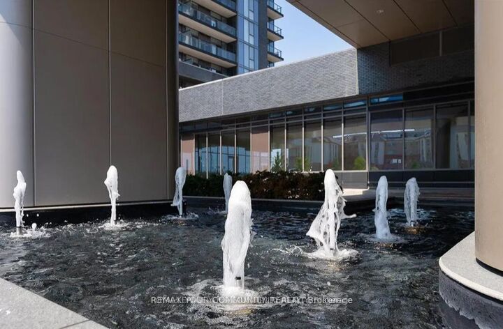 Property Photo: 20 Gatineau Drive 404 ON L4J 0L3