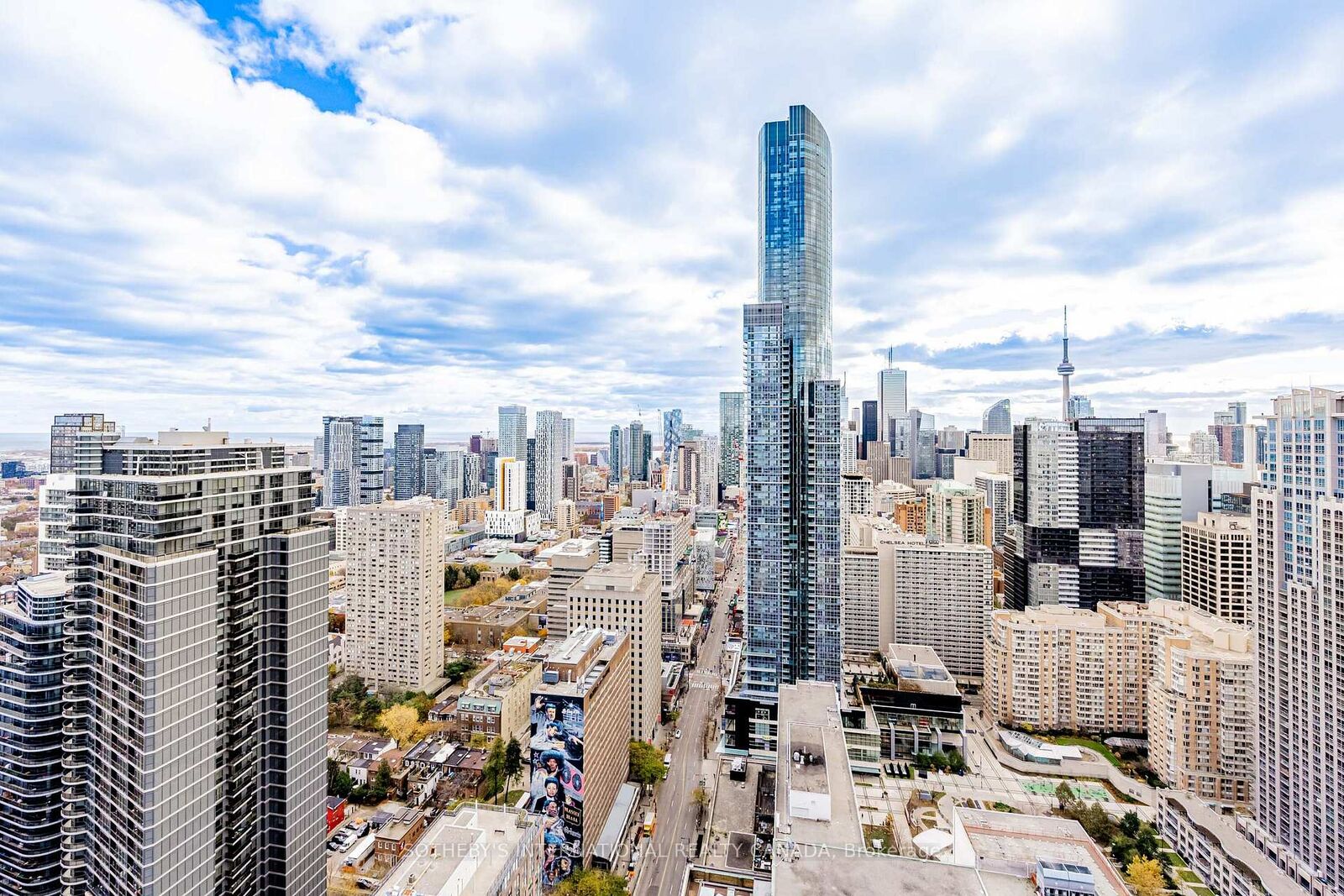 Property Photo: 7 Grenville Street 4511 ON M4Y 0E9