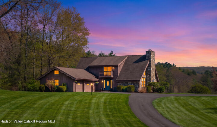 Property Photo:  81 Union Center  NY 12487 