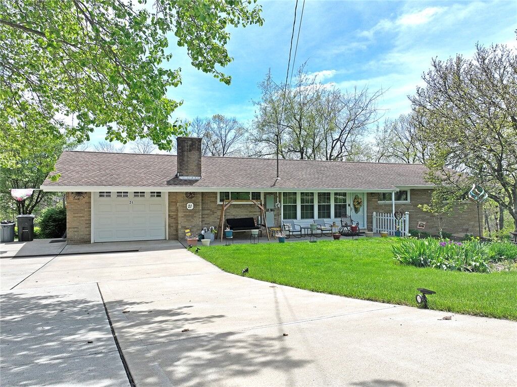 Property Photo:  21 Robin Rd  PA 15136 