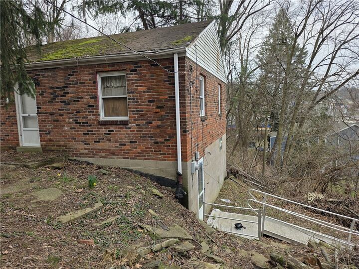 Property Photo:  809 Hillgrove  PA 15216 