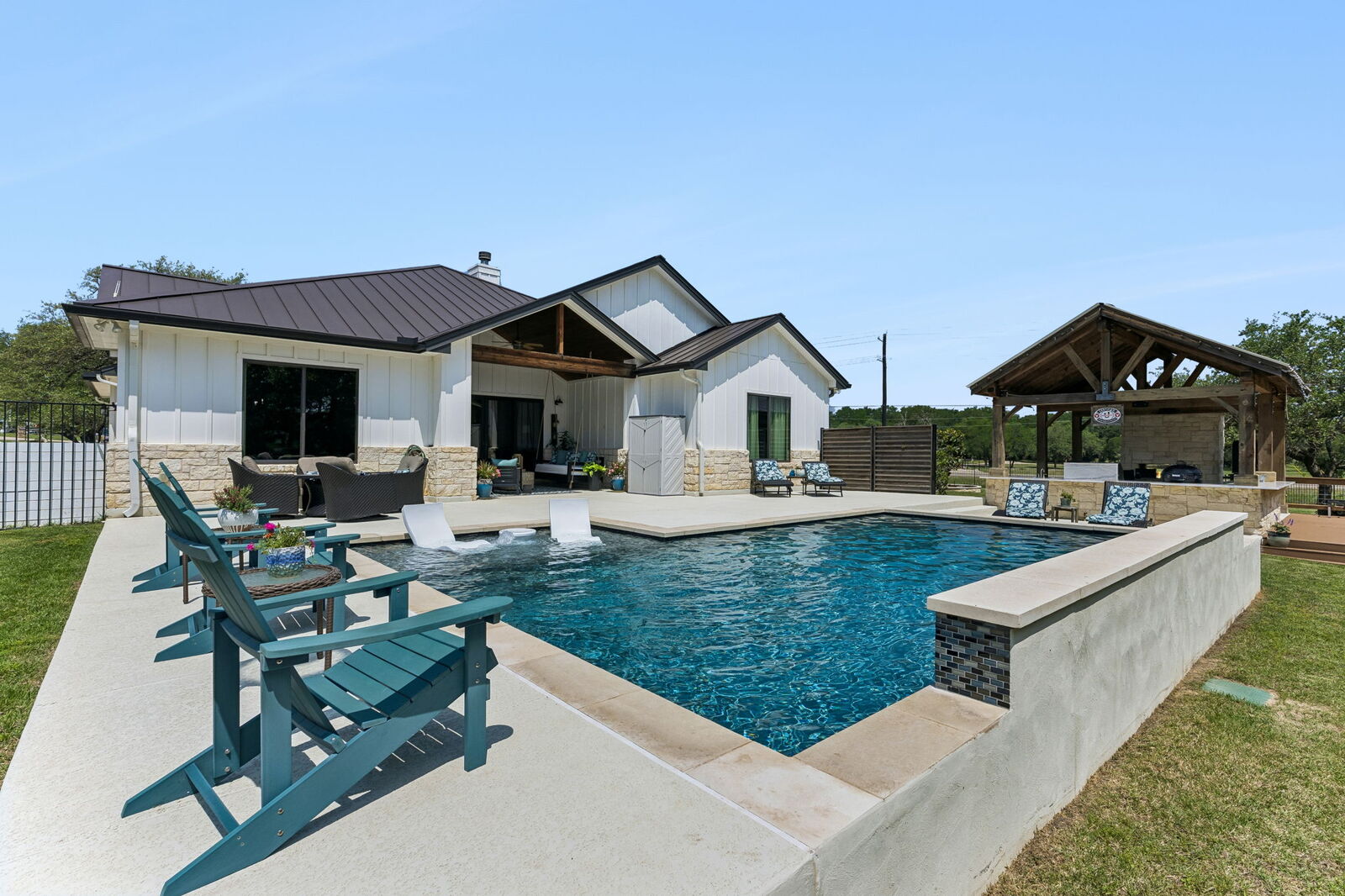 Property Photo:  111 Craigen Road  TX 78642 