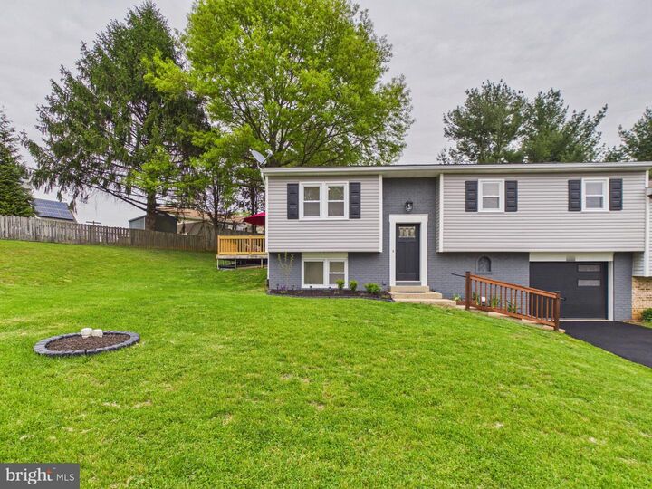 Property Photo:  214 Brewster Drive  PA 17603 