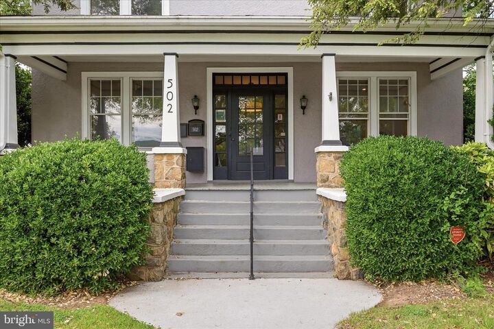 Property Photo:  502 N Royal Avenue  VA 22630 