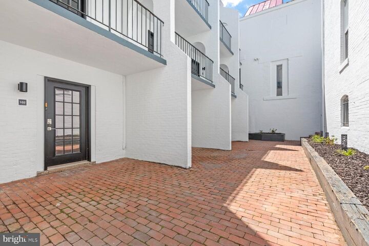 Property Photo: 207 S Patrick Street 301 VA 22314