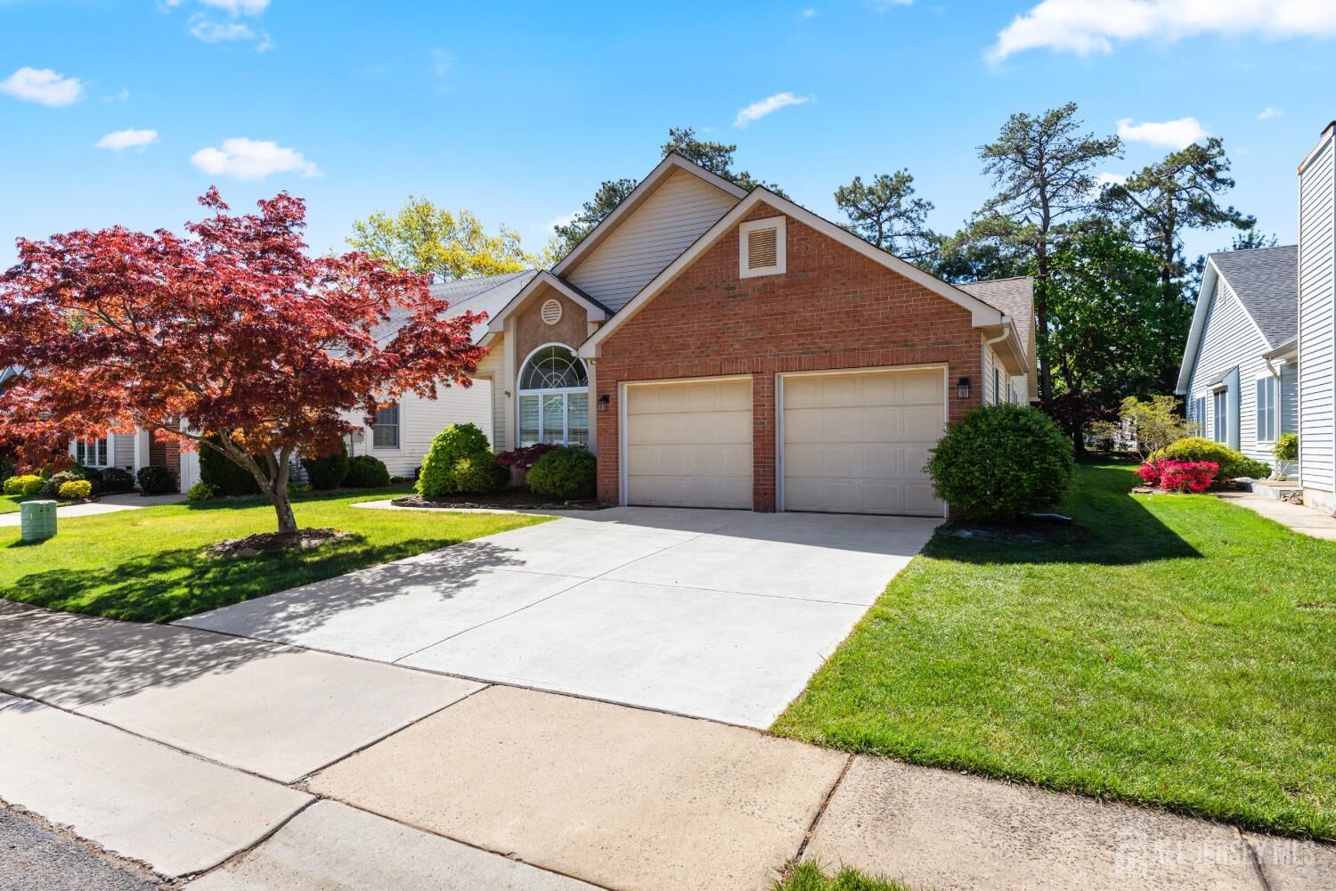 Property Photo:  