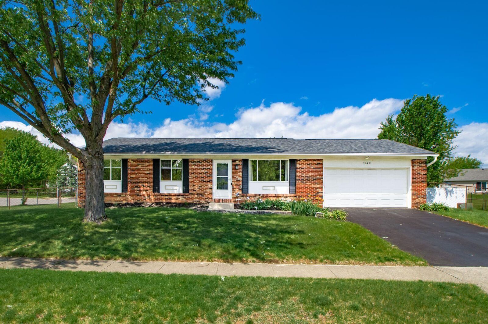Property Photo:  5620 Fescue Drive  OH 43026 