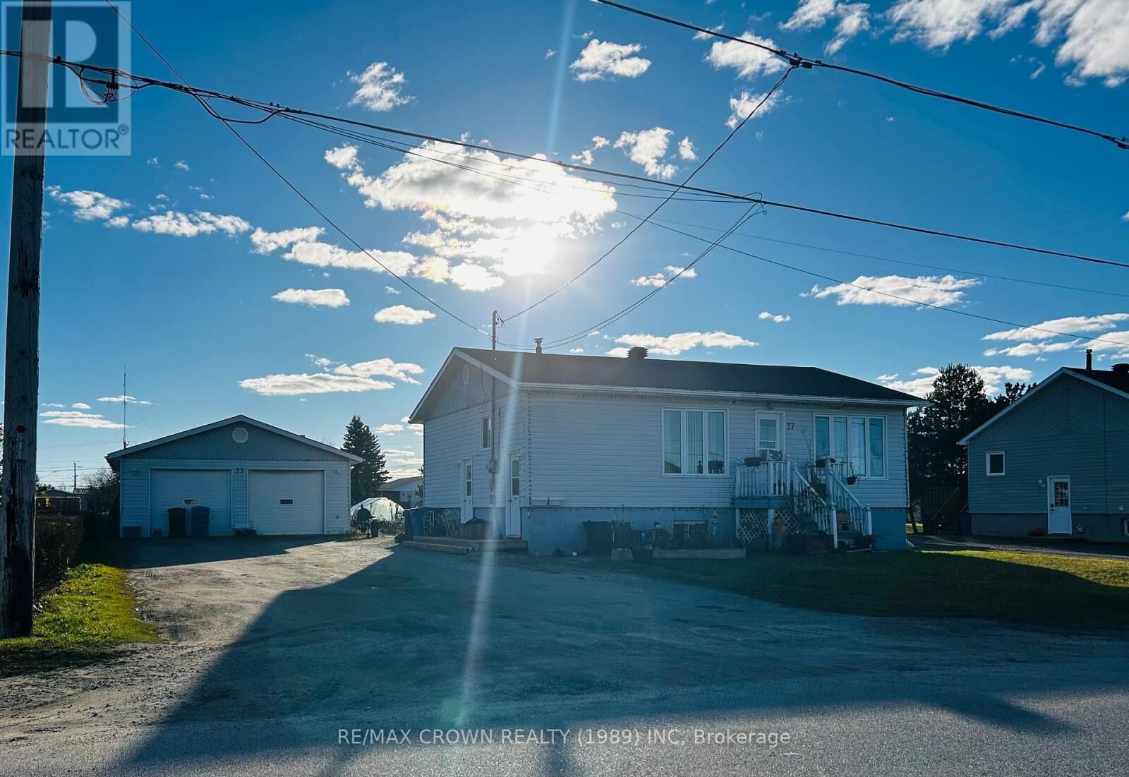 Property Photo:  37 De L'Etang Boulevard  ON P5N 2M6 