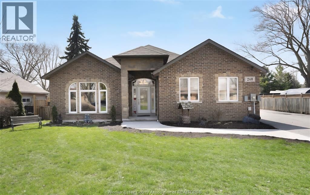 Photo de la propriété:  248 Notre Dame  ON N8L 1K8 