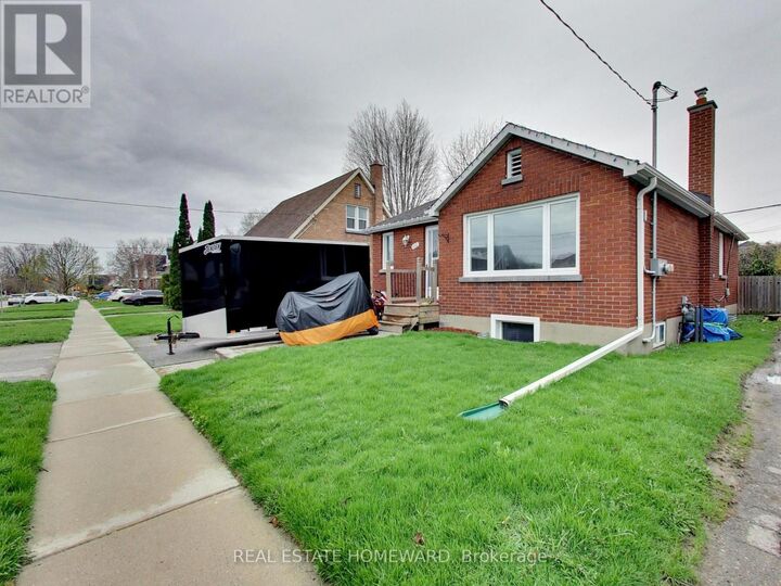 Property Photo:  102 Central Park Boulevard North  ON L1G 5Y5 