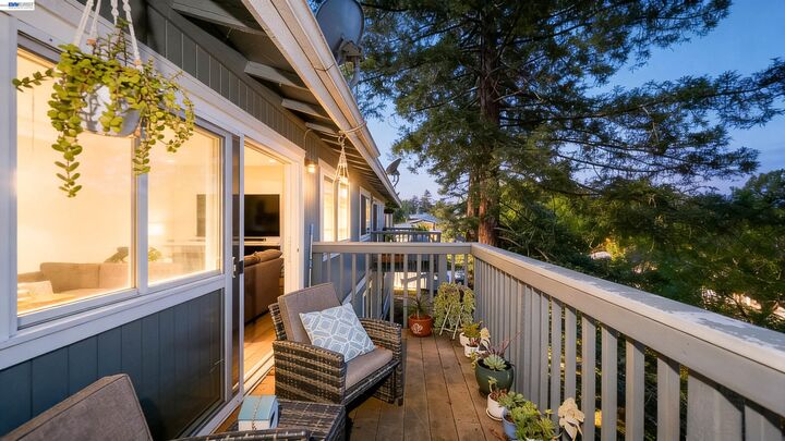 Property Photo:  2294 D St  CA 94541 
