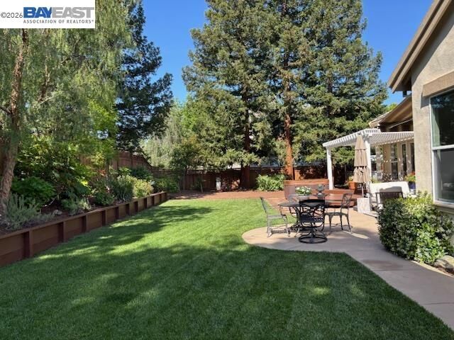 Property Photo:  453 Old Oak Rd  CA 94550 