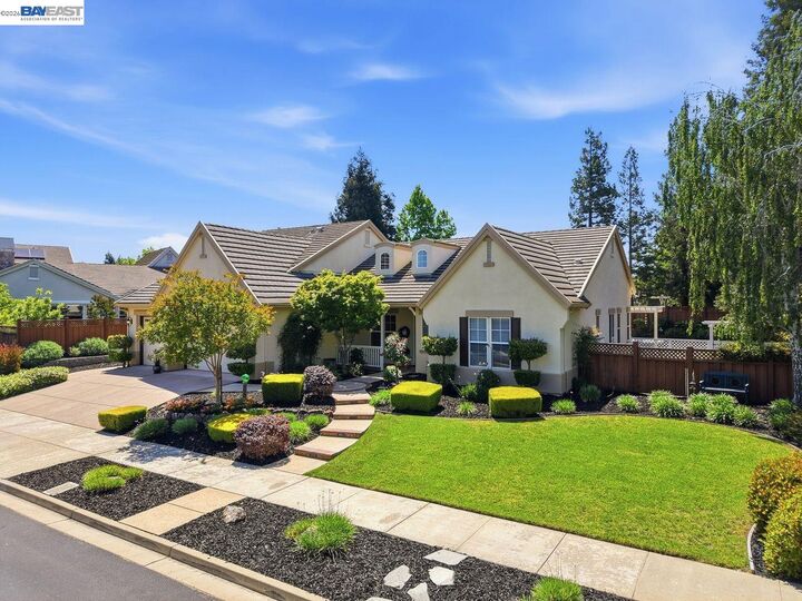 Property Photo:  453 Old Oak Rd  CA 94550 