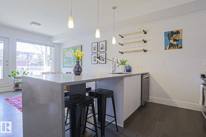 Property Photo: 10030 83 Avenue NW 202 AB T6E 2C2