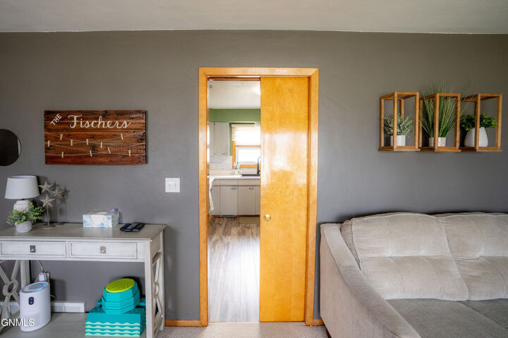 Property Photo:  1618 4th Avenue NE  ND 58401 