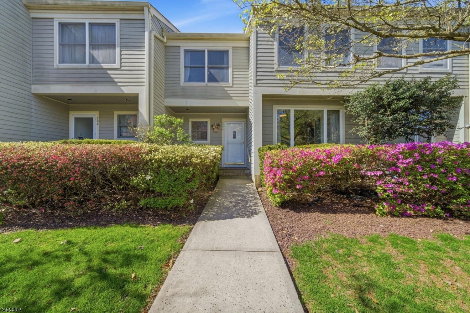 Property Photo:  203 Knoll Way  NJ 08553 