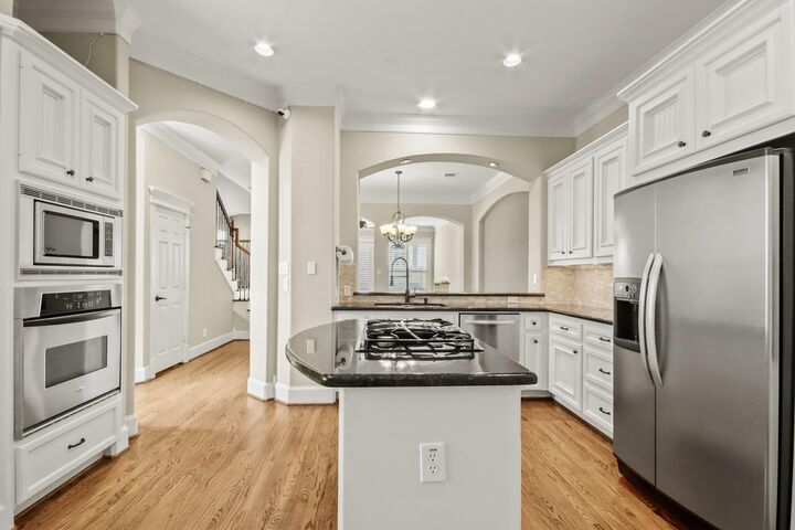 Property Photo:  1520 Alexander Street  TX 77008 