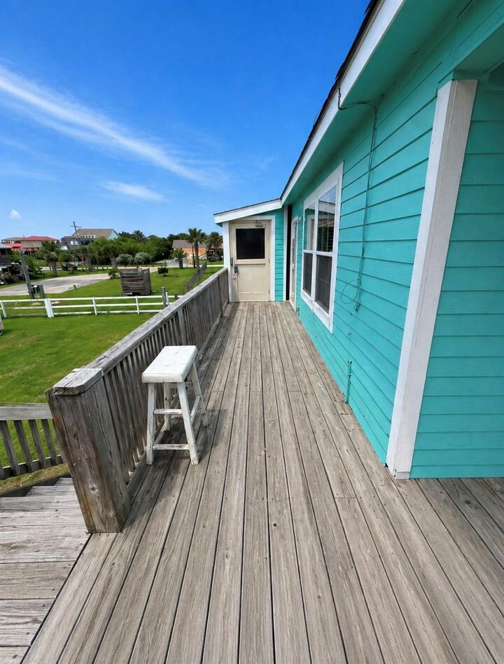 Property Photo:  906 Moms Road  TX 77650 
