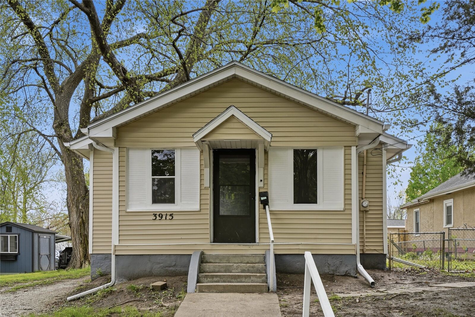 Property Photo:  3915 3rd Street  IA 50313 